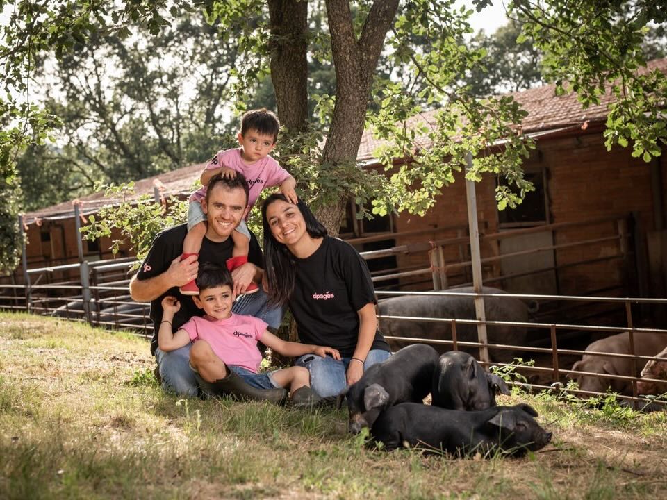 FAMÍLIA DPAGÈS PORC ECOLÒGIC
