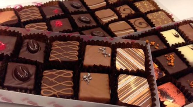 Capsa de bombons Elvis de Brunni artesans a Vic amb disseny exclusiu
