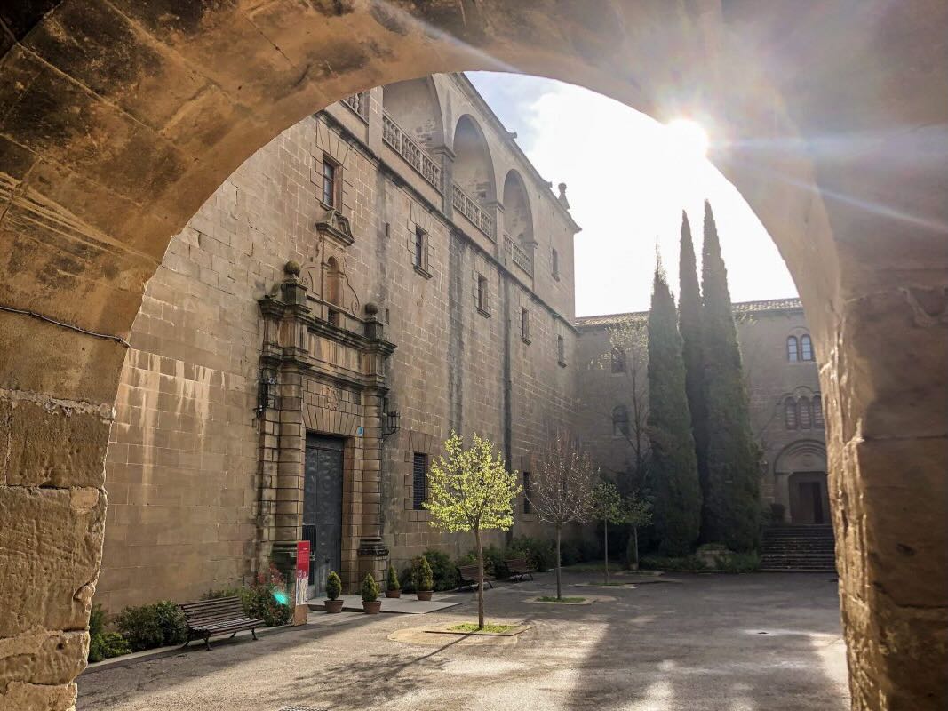 Monestir-arcada-El Miracle-Solsona