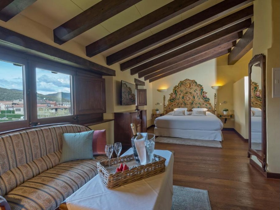 Hotel-ca-Sastre-Restaurant-Santa_pau-Garrotxa